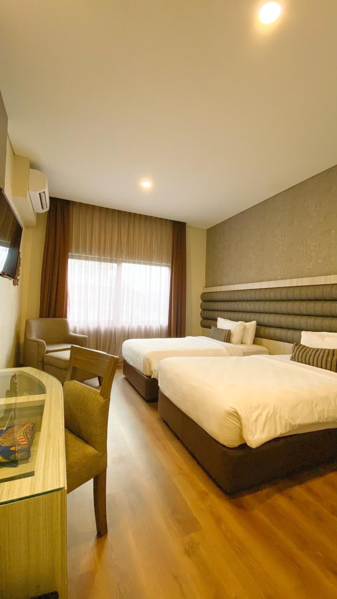 Hotel Gren Alia Jakarta Exterior photo